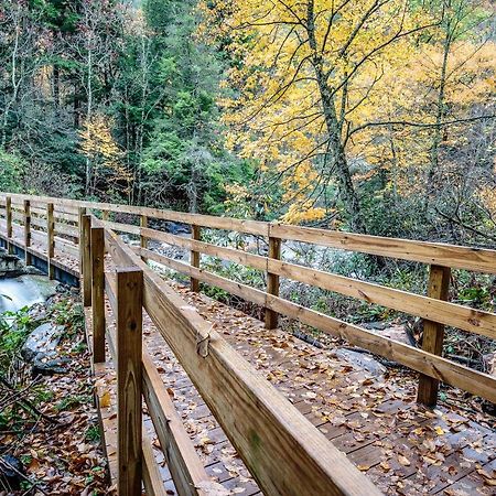 Downtown Delight, 2 Bedrooms, Pool, Hot Tub, Sleeps 6 Gatlinburg Luaran gambar