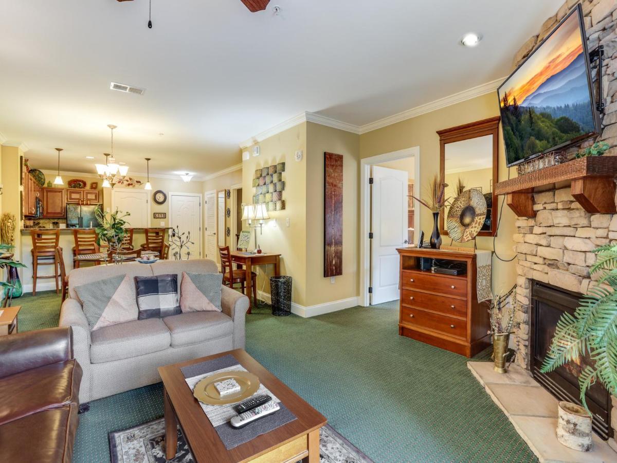 Downtown Delight, 2 Bedrooms, Pool, Hot Tub, Sleeps 6 Gatlinburg Luaran gambar