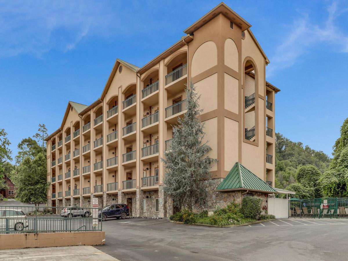 Downtown Delight, 2 Bedrooms, Pool, Hot Tub, Sleeps 6 Gatlinburg Luaran gambar
