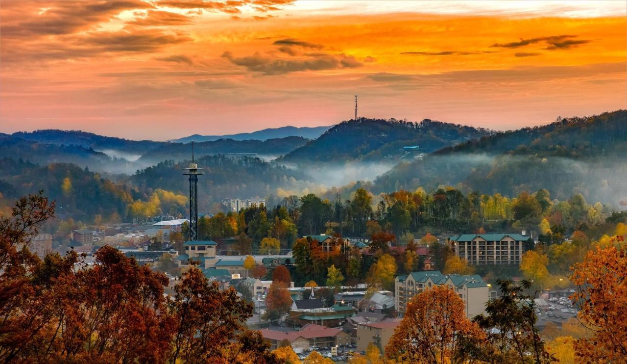 Downtown Delight, 2 Bedrooms, Pool, Hot Tub, Sleeps 6 Gatlinburg Luaran gambar