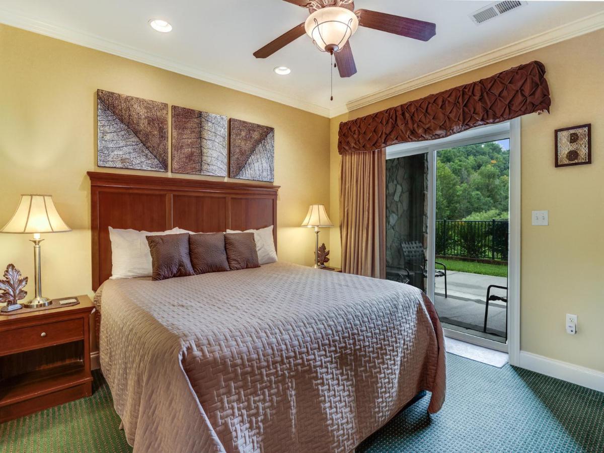 Downtown Delight, 2 Bedrooms, Pool, Hot Tub, Sleeps 6 Gatlinburg Luaran gambar