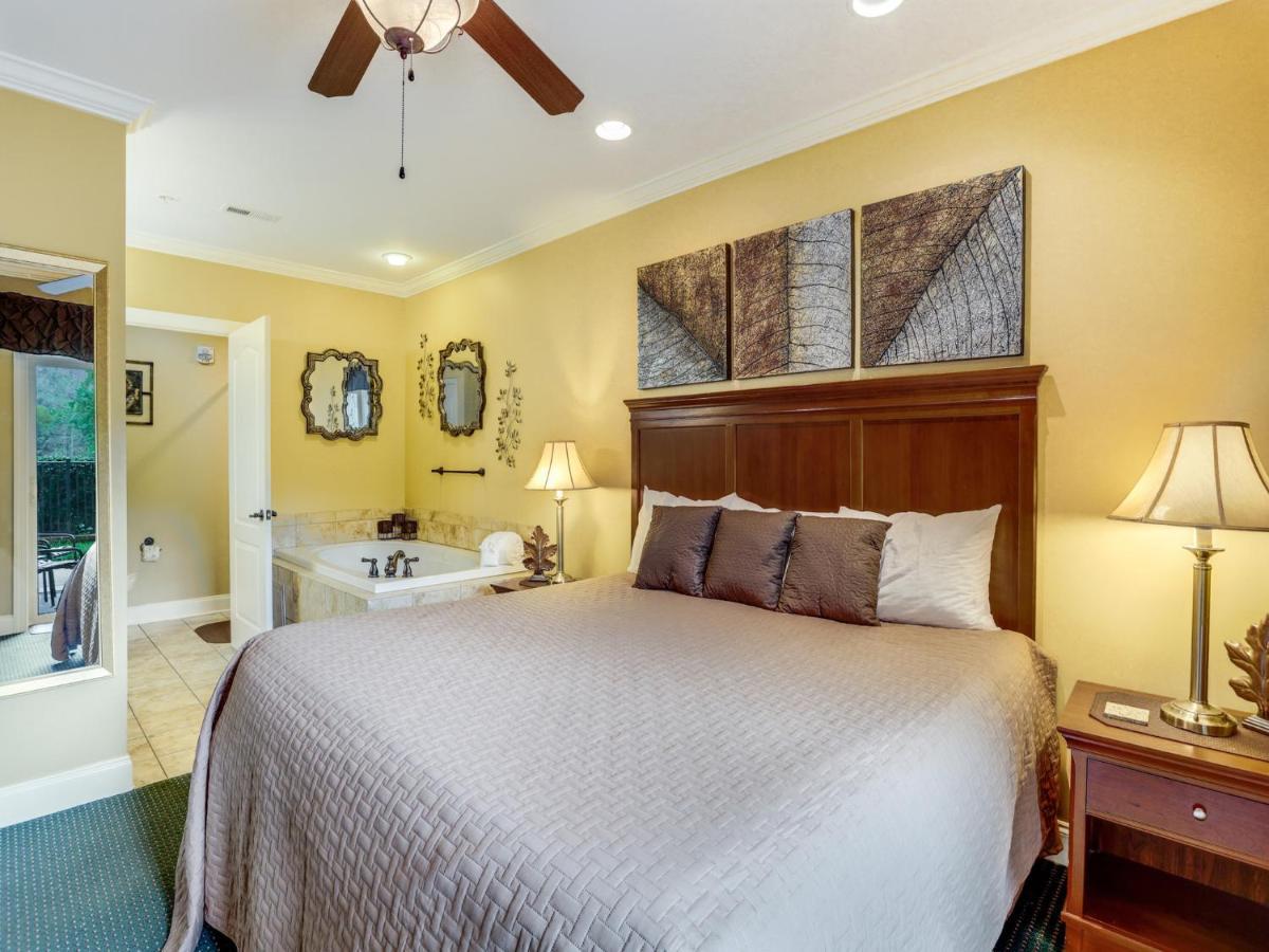 Downtown Delight, 2 Bedrooms, Pool, Hot Tub, Sleeps 6 Gatlinburg Luaran gambar