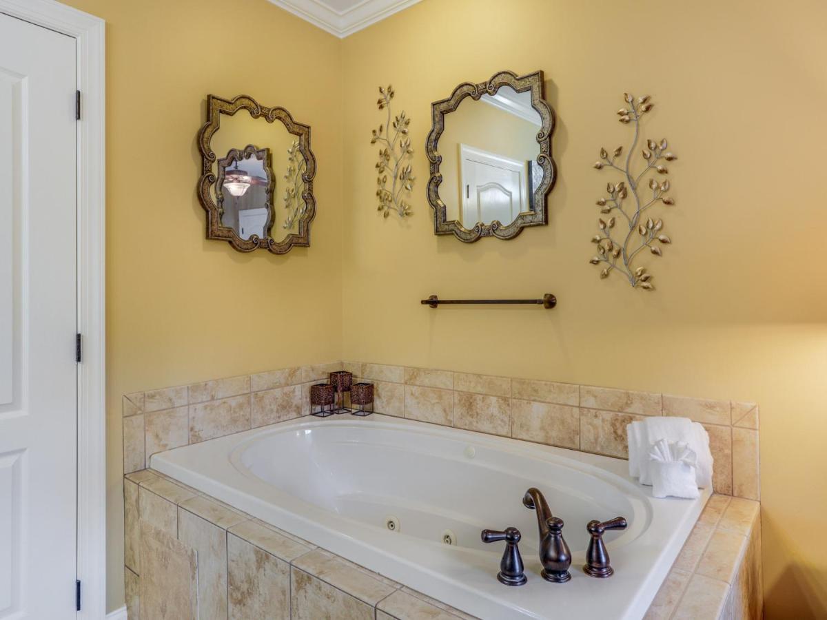 Downtown Delight, 2 Bedrooms, Pool, Hot Tub, Sleeps 6 Gatlinburg Luaran gambar