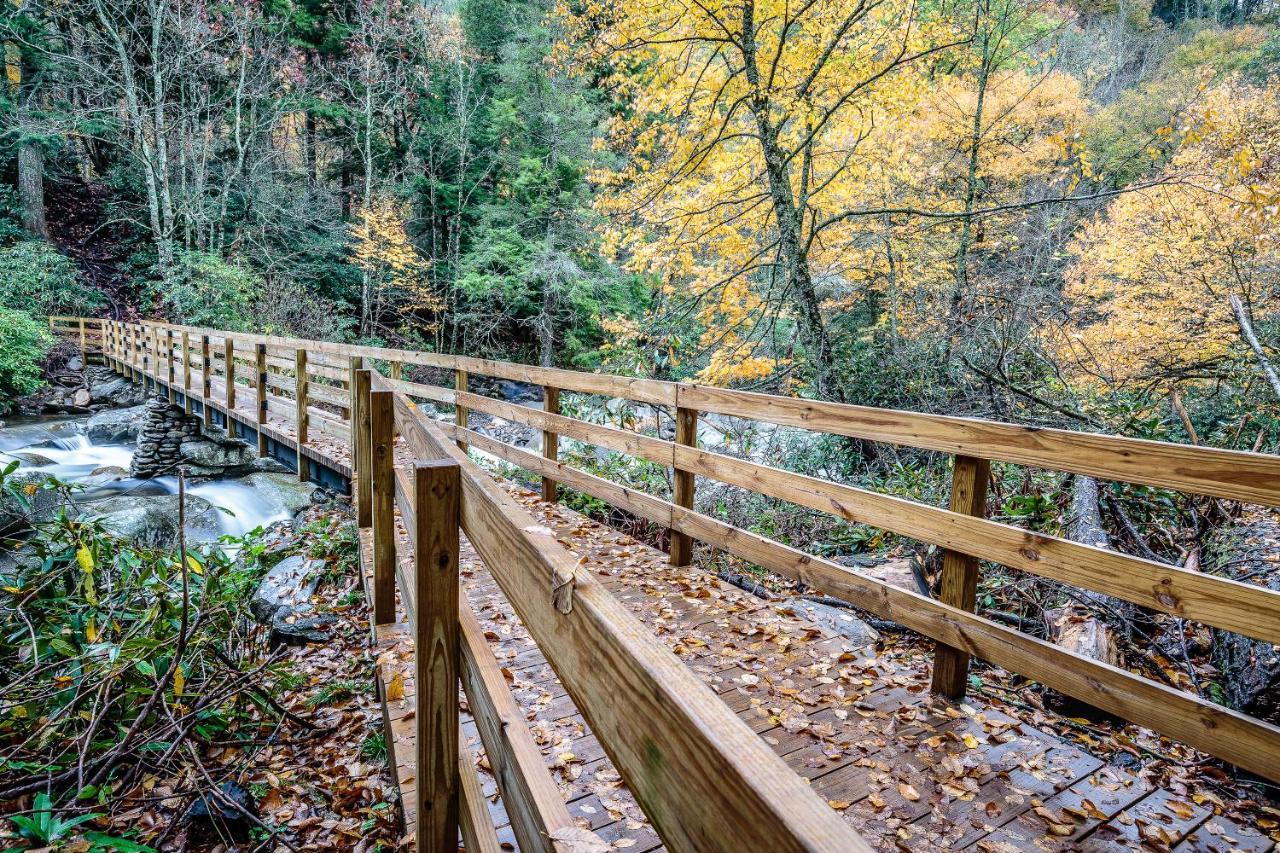 Downtown Delight, 2 Bedrooms, Pool, Hot Tub, Sleeps 6 Gatlinburg Luaran gambar